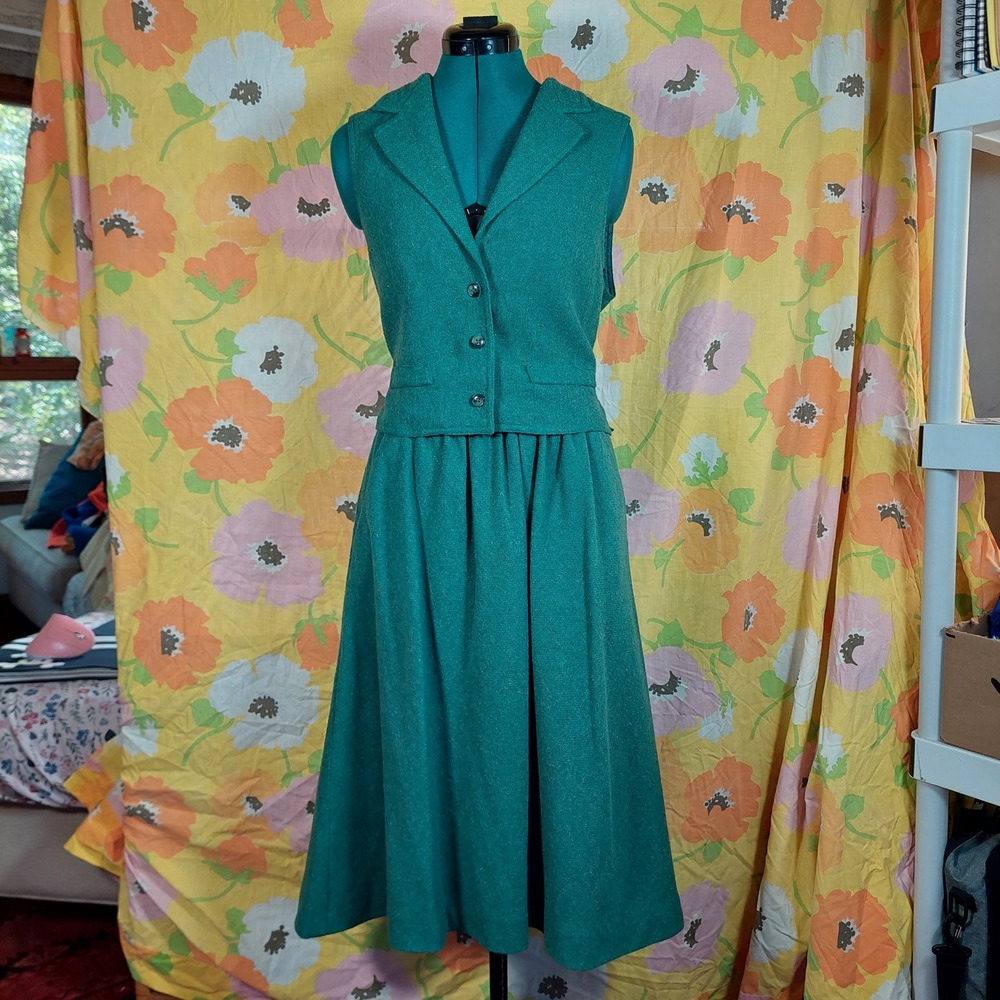 Vintage 70s Schrader Sport Green Vest and Skirt Set Union Made Size 12 14